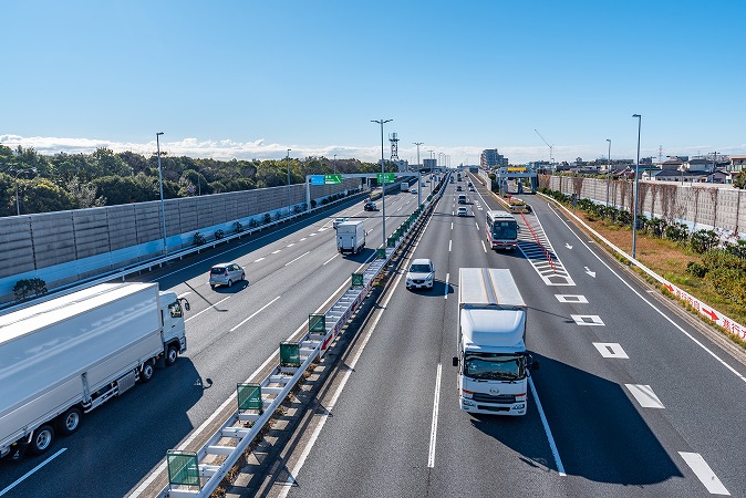 大型ドライバーが安心して働ける鈴木運輸の職場環境